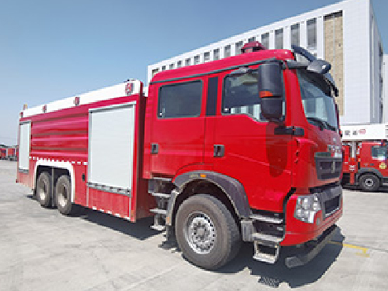 11噸干粉泡沫消防車-重汽豪沃6X4